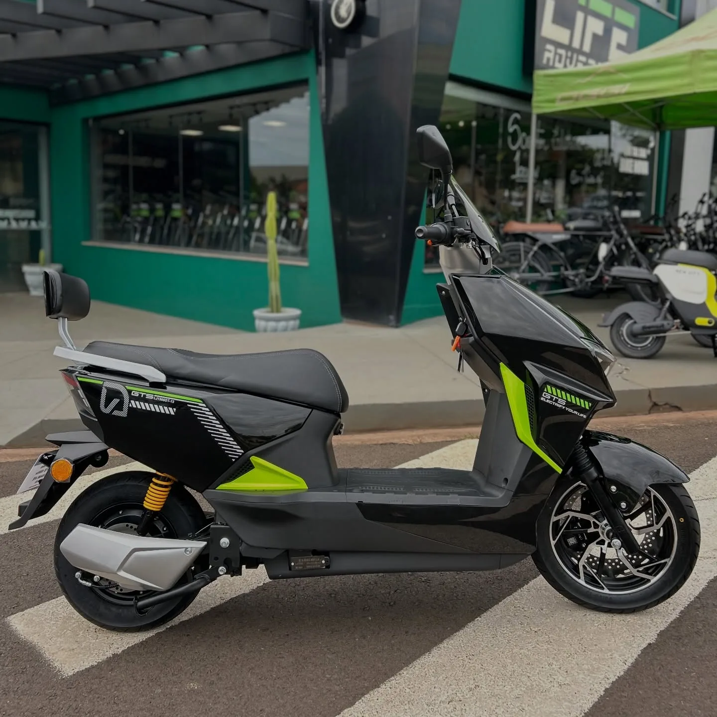 Bicicleta Elétrica Scooter Thunder - PRETA